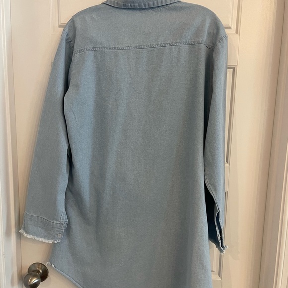 %% Unbranded Denim Button Down Woman’s Blouse Size: Large Preloved - Picture 8 of 10